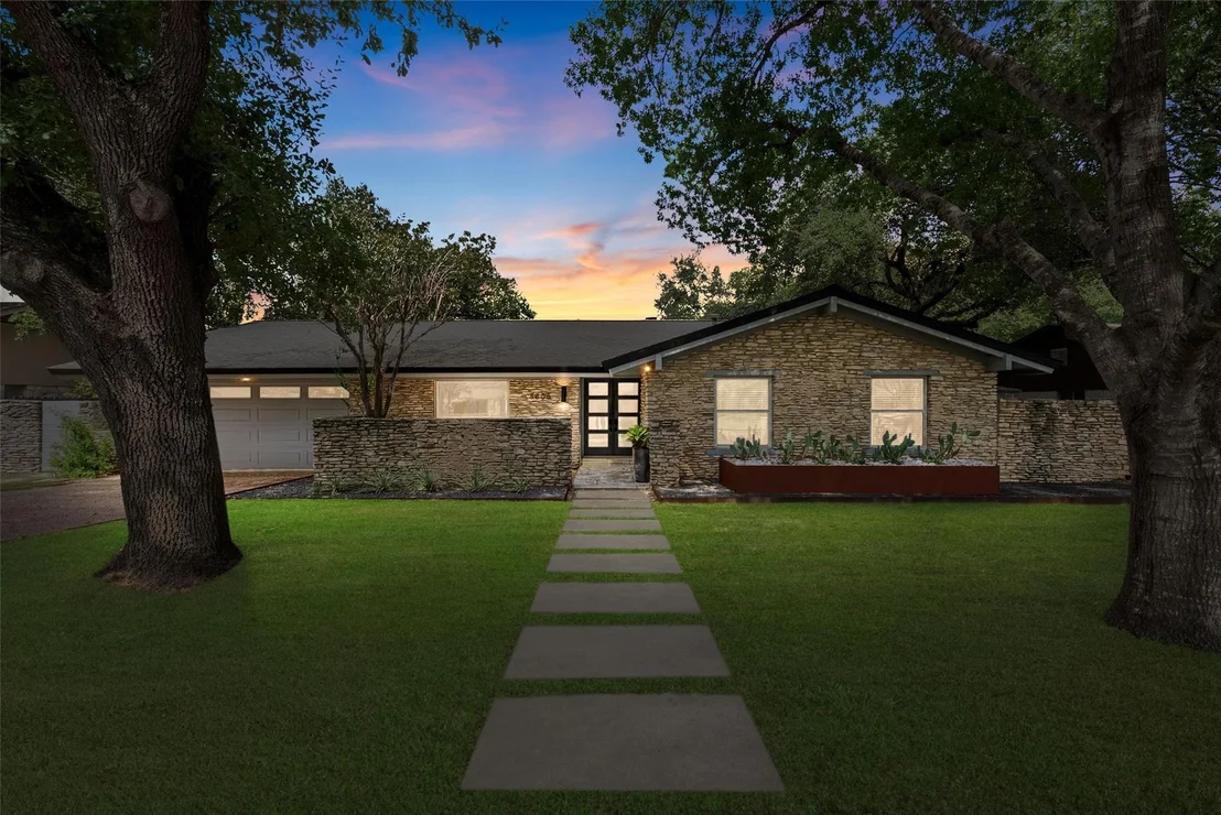 Photo of 8808 Point West DR