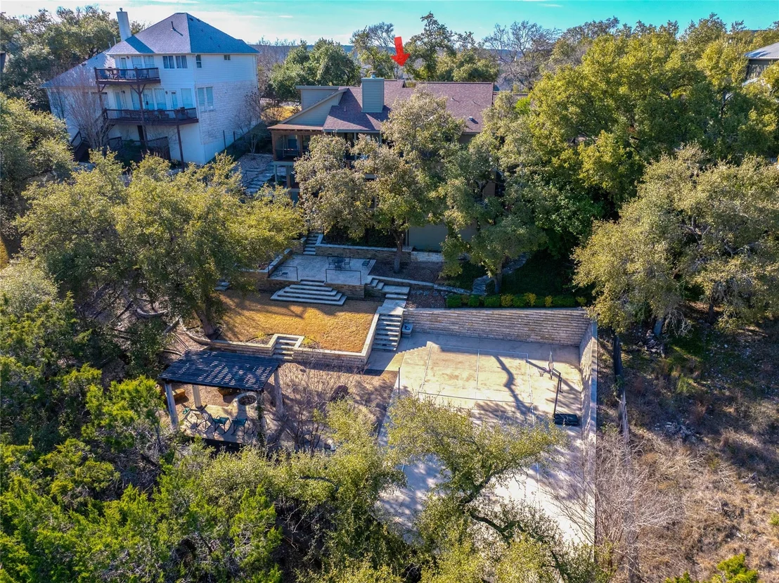 Photo of 9003 Bluegrass DR