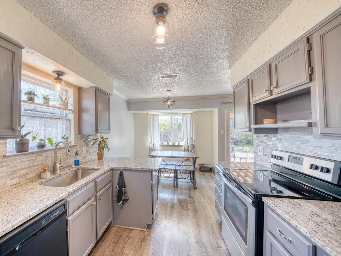Photo of 1009 Green Meadow DR