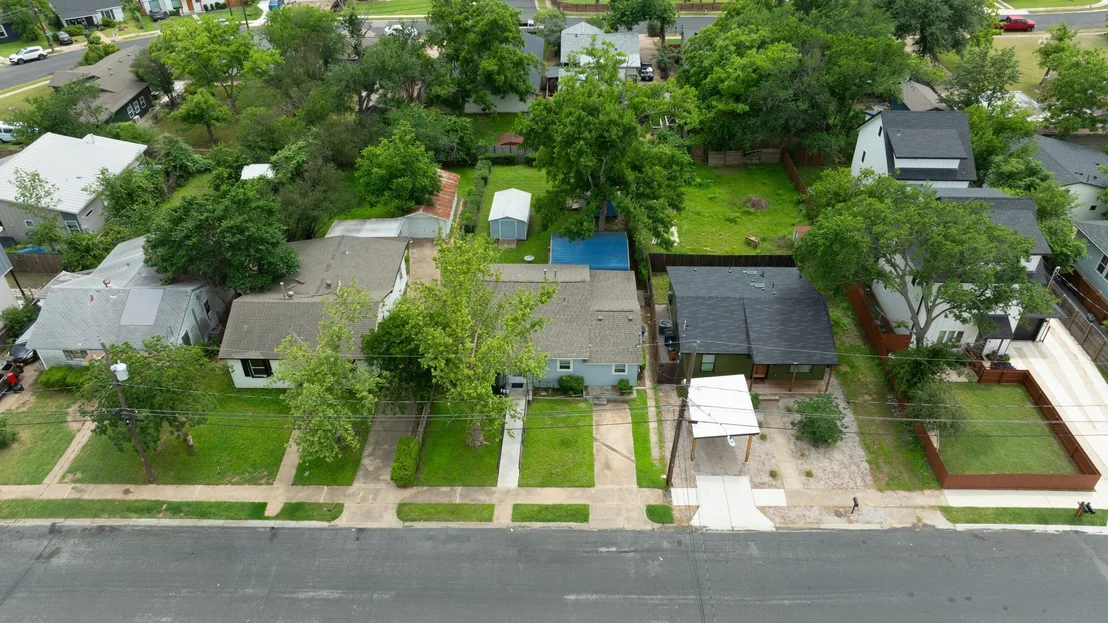 Photo of 4701 Leslie Ave