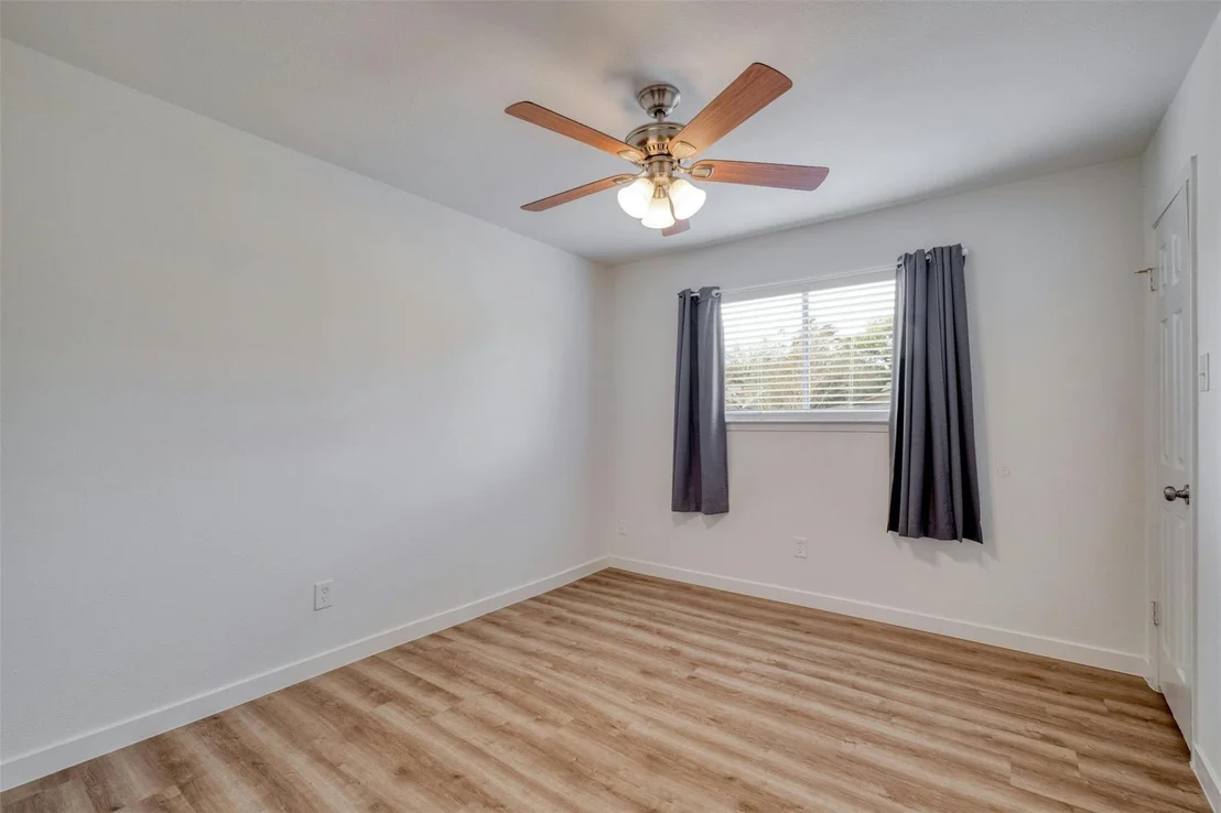 Photo of 1000 Spring Tree ST
