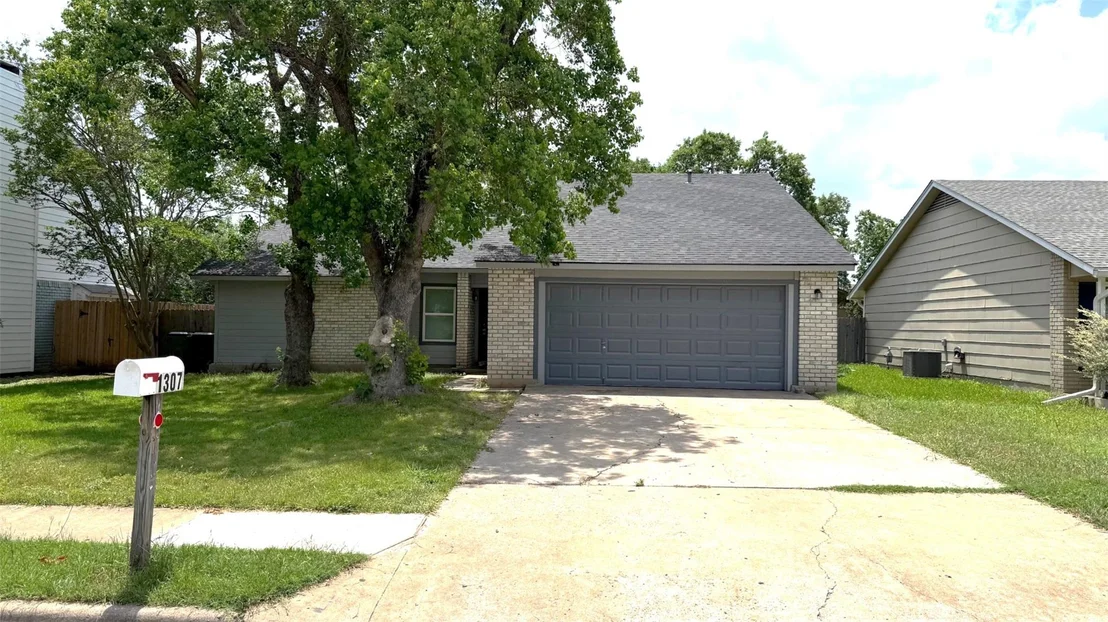 Photo of 1307 Wroxton WAY