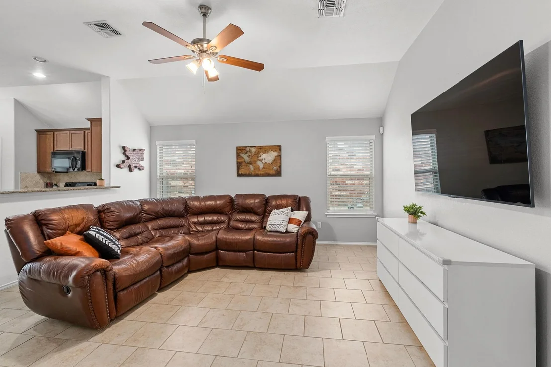 Photo of 160 Vermilion Marble TRL