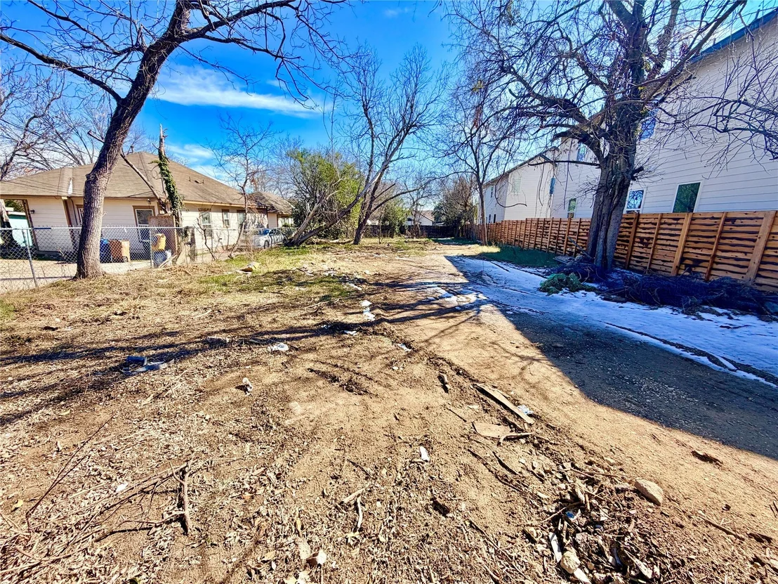 Photo of 7407 Carver Ave