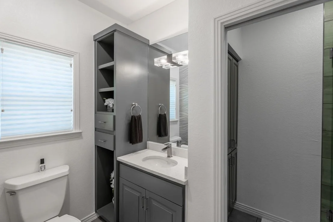 Photo of 2704 Aurora