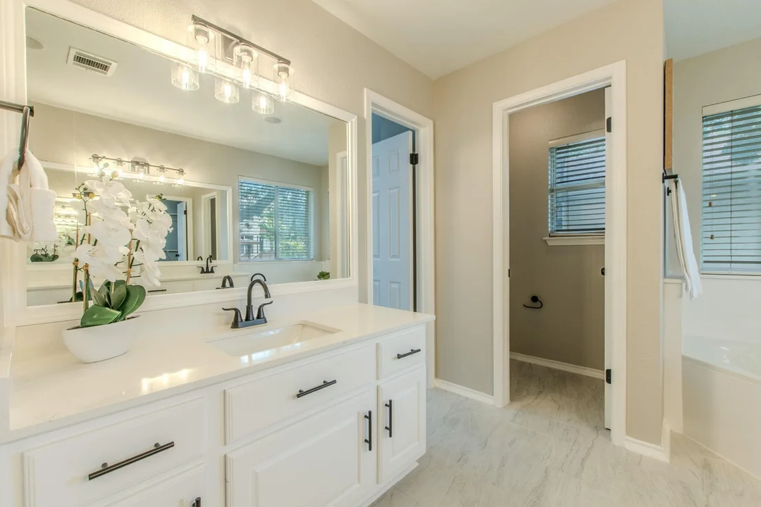 Photo of 3988 Lord Byron CIR