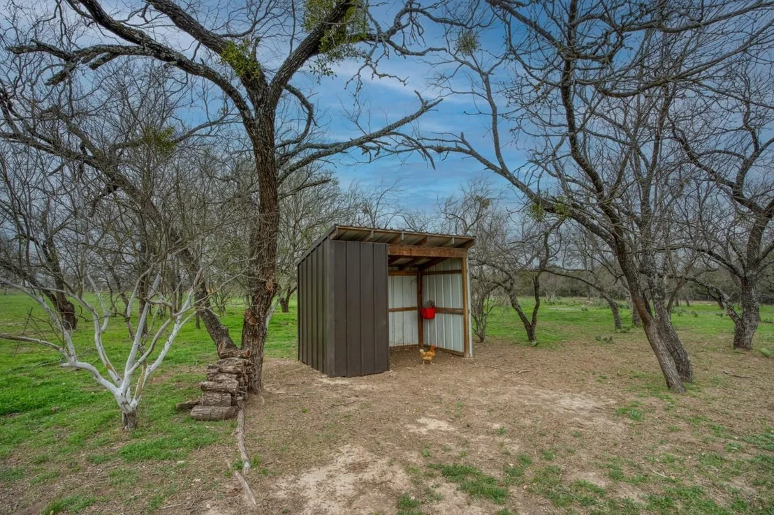 Photo of 104 Schoolhouse LN