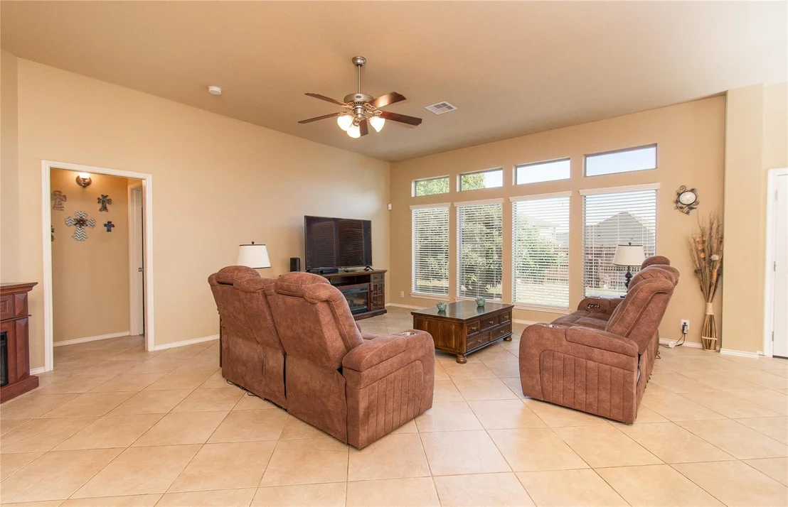 Photo of 947 Madrone DR