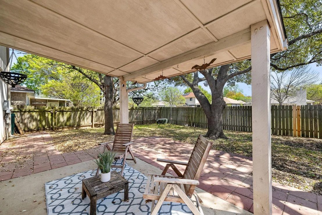 Photo of 1007 LAURELLEAF DR