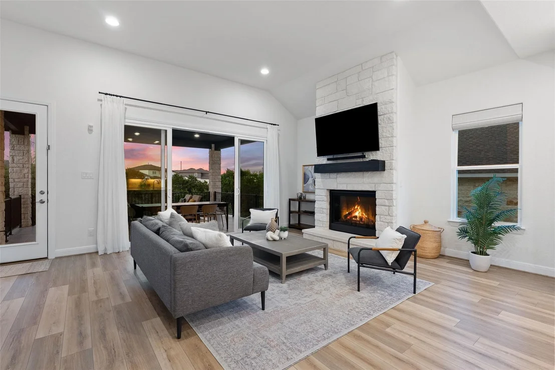 Photo of 739 Rawson BND