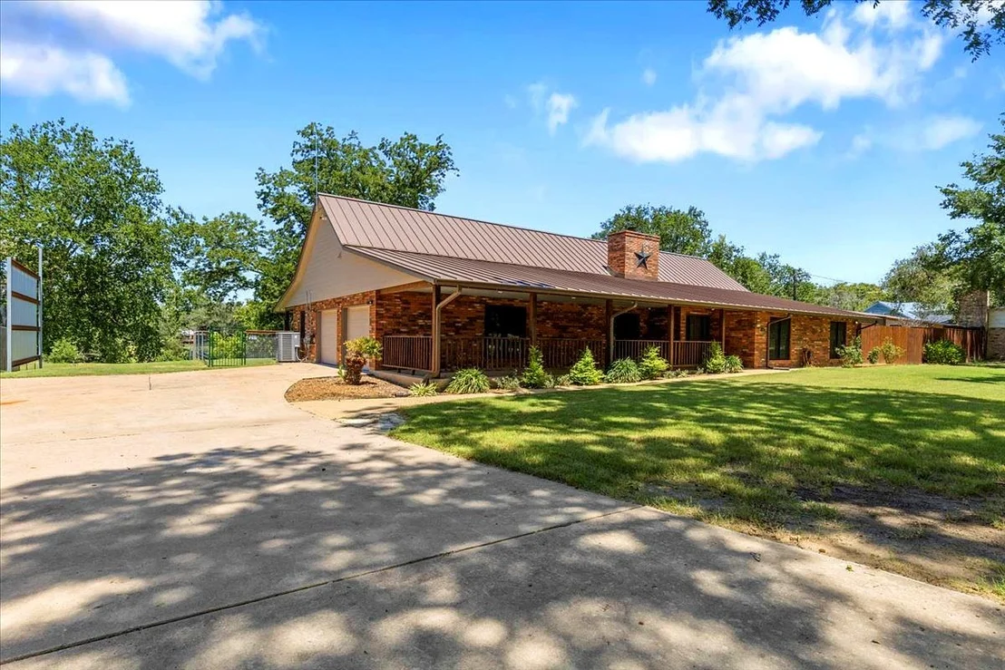 Photo of 154 Shoreline DR