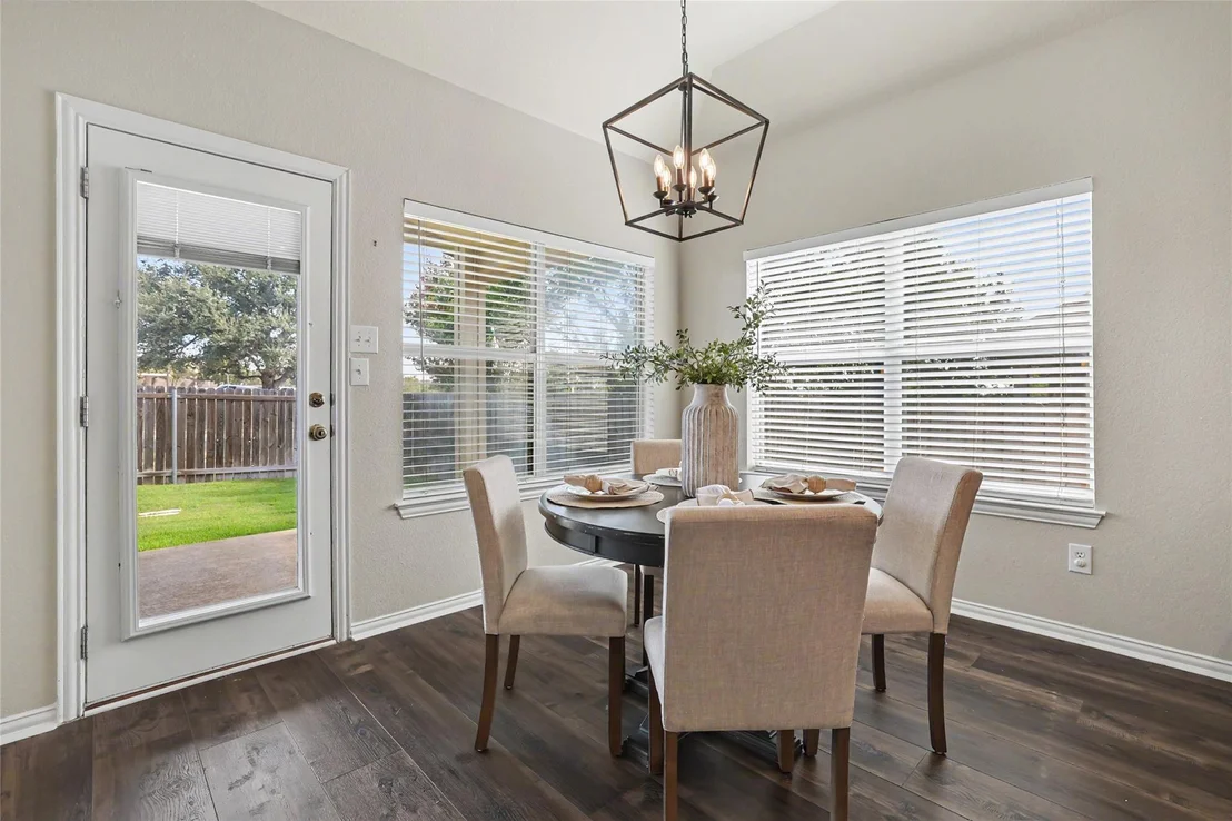 Photo of 903 Madrone DR