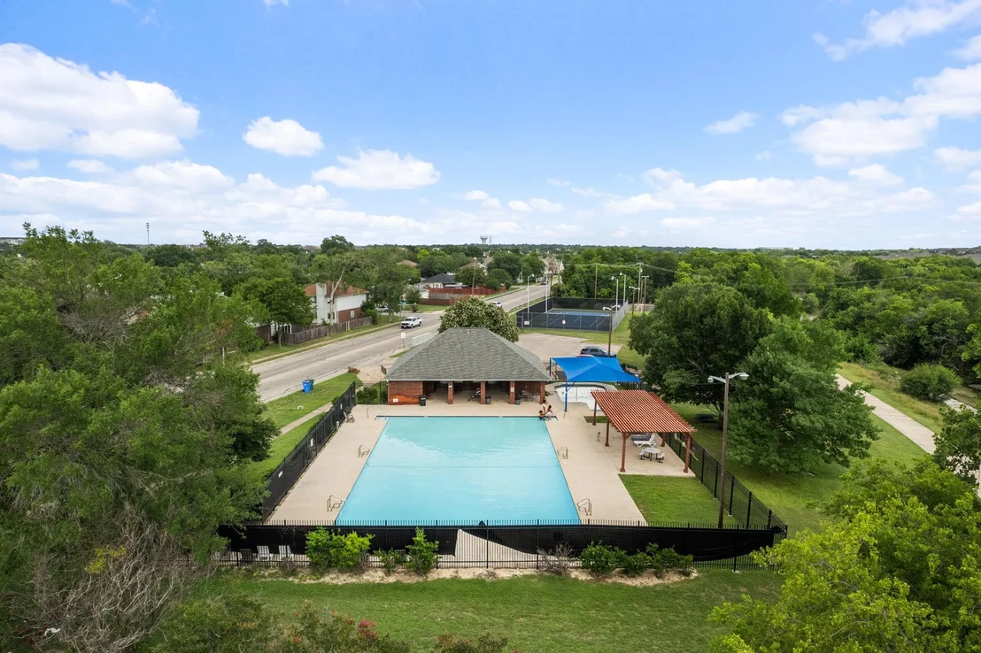 Photo of 1018 Canyon Maple RD