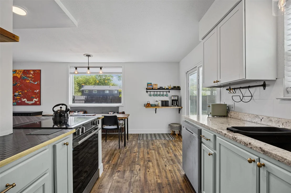 Photo of 1101 Kenyon DR