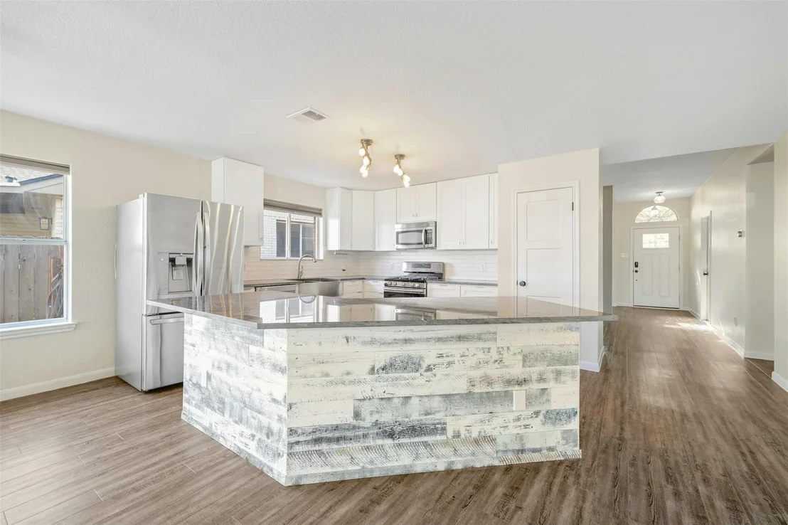 Photo of 2449 Roundabout LN