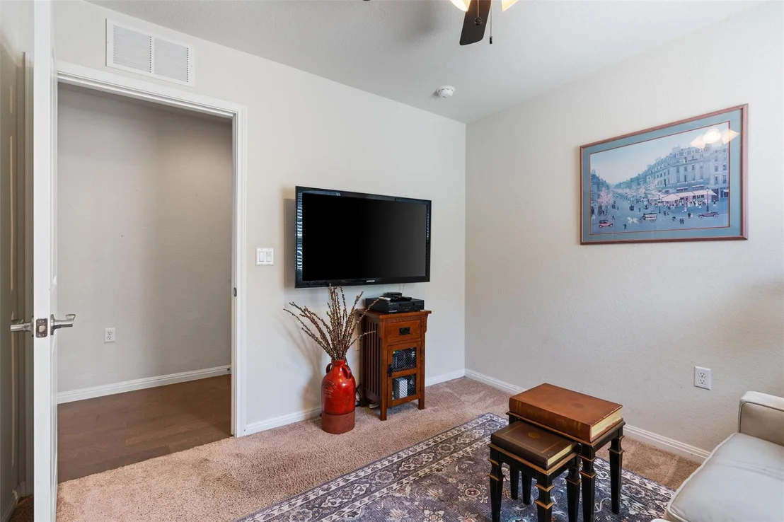 Photo of 110 Hobby ST