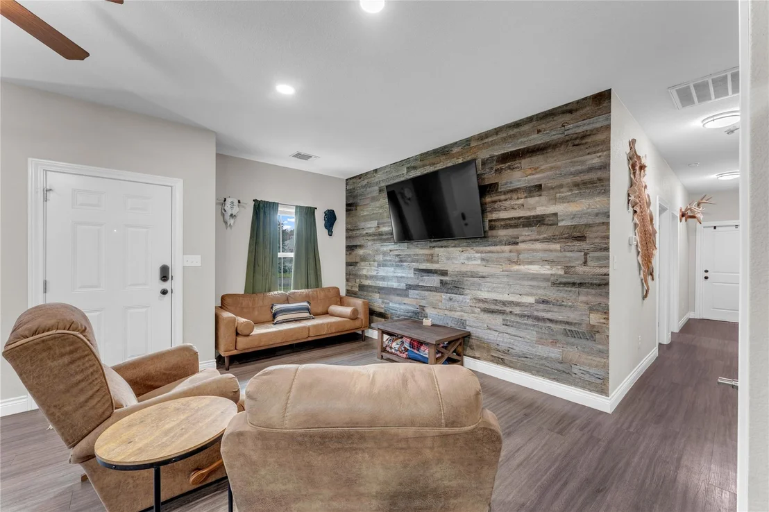 Photo of 102 Fox CIR