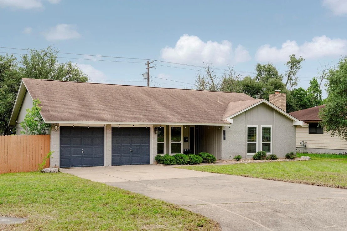 Photo of 2101 Falcon Hill DR