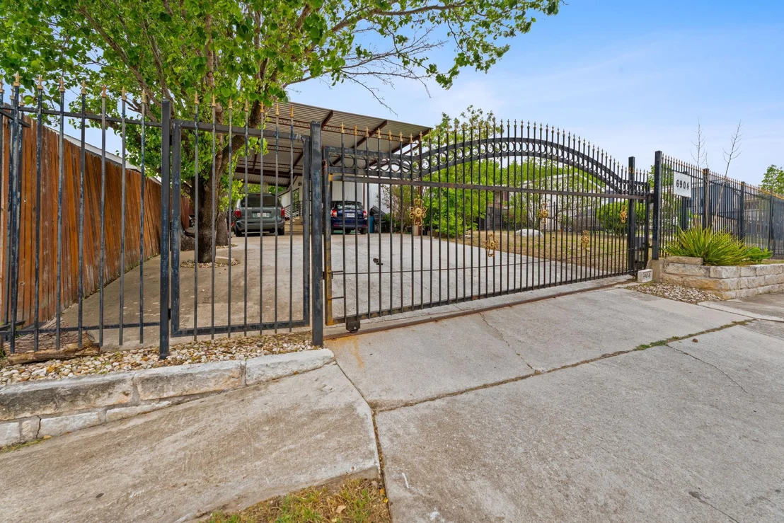 Photo of 6904 Point North DR