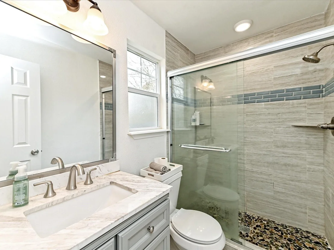 Photo of 1900 Mirabeau ST