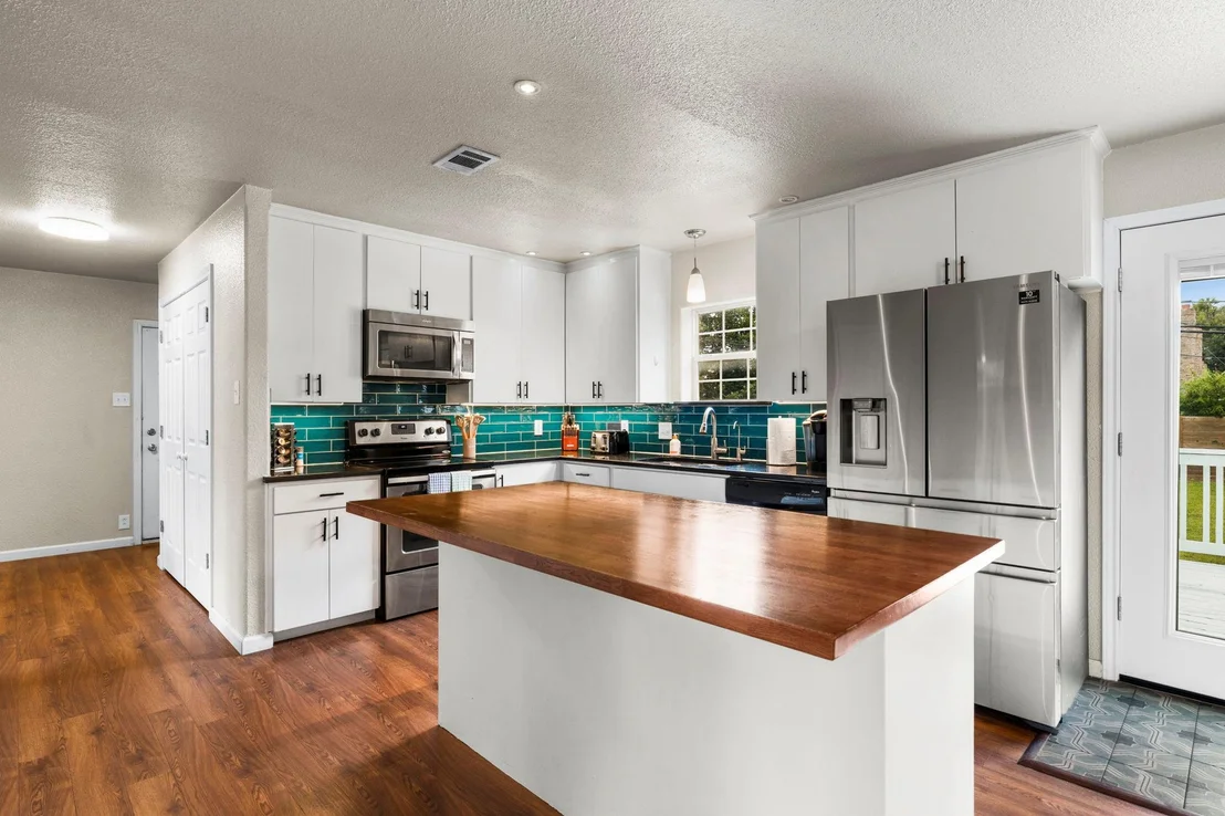 Photo of 8601 Putnam DR