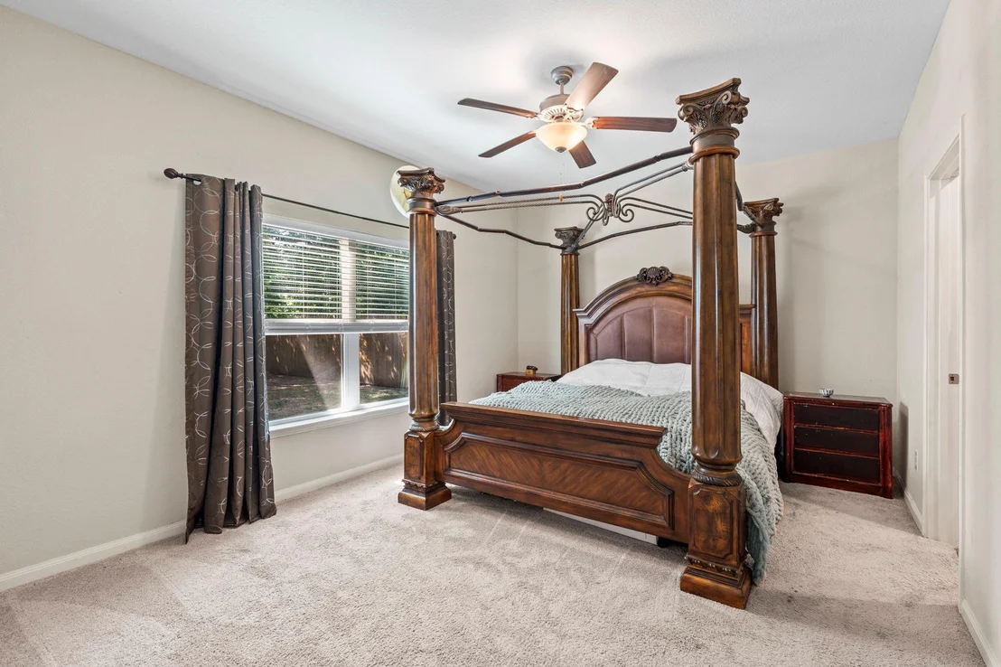 Photo of 1698 Violet LN