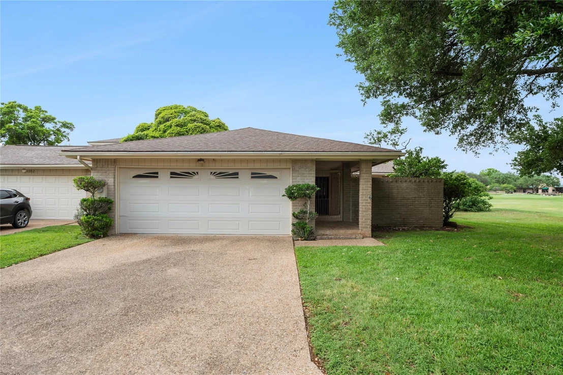 Photo of Unit D at 11125 Pinehurst DR