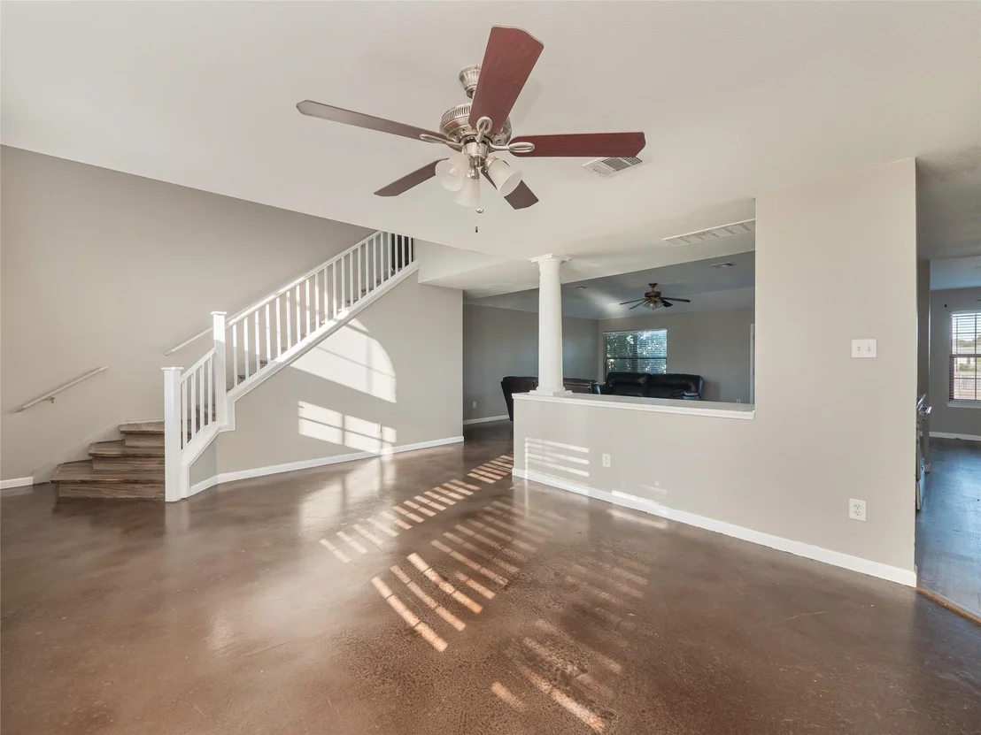 Photo of 102 N Prairie LN