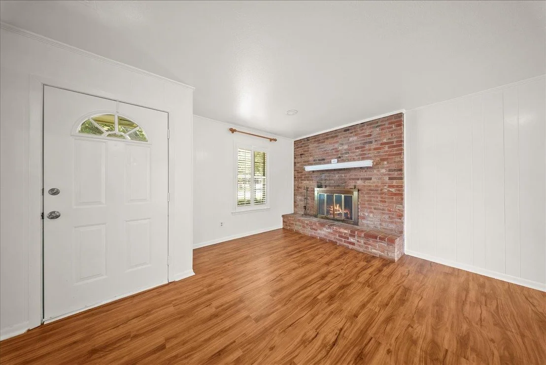 Photo of 421 Forrest LN