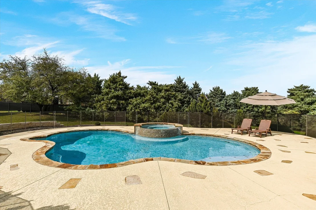 Photo of 604 Lake Side CV
