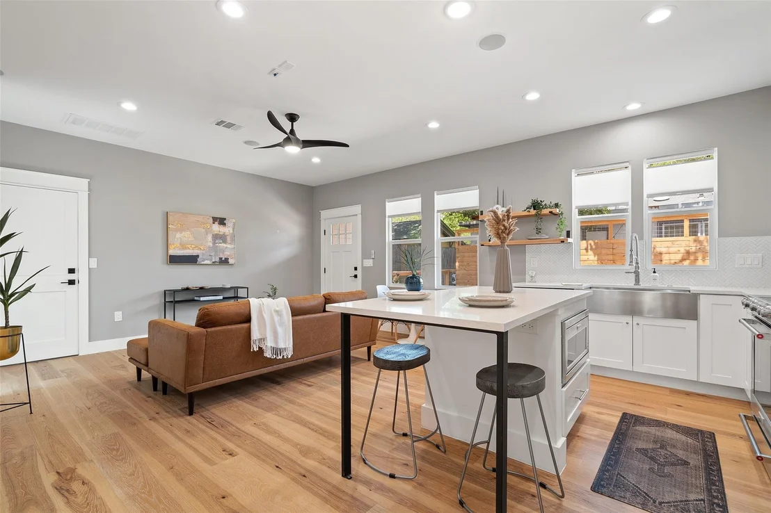 Photo of Unit 2 at 405 W North Loop BLVD