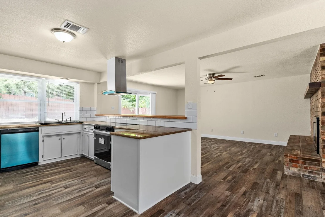 Photo of 612 Manning DR