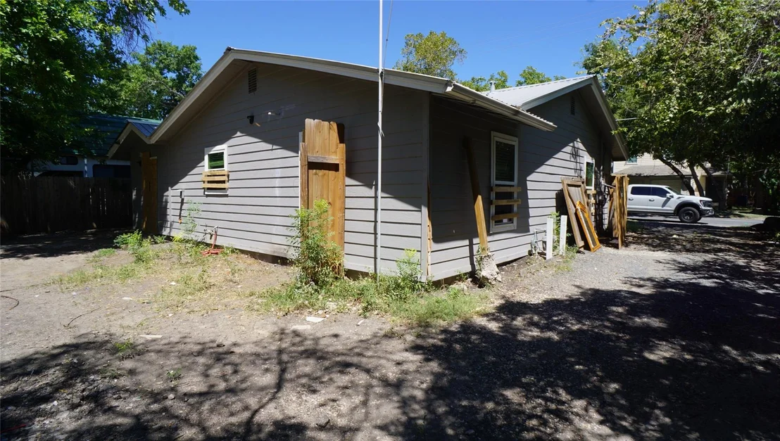 Photo of 407 Capitol DR