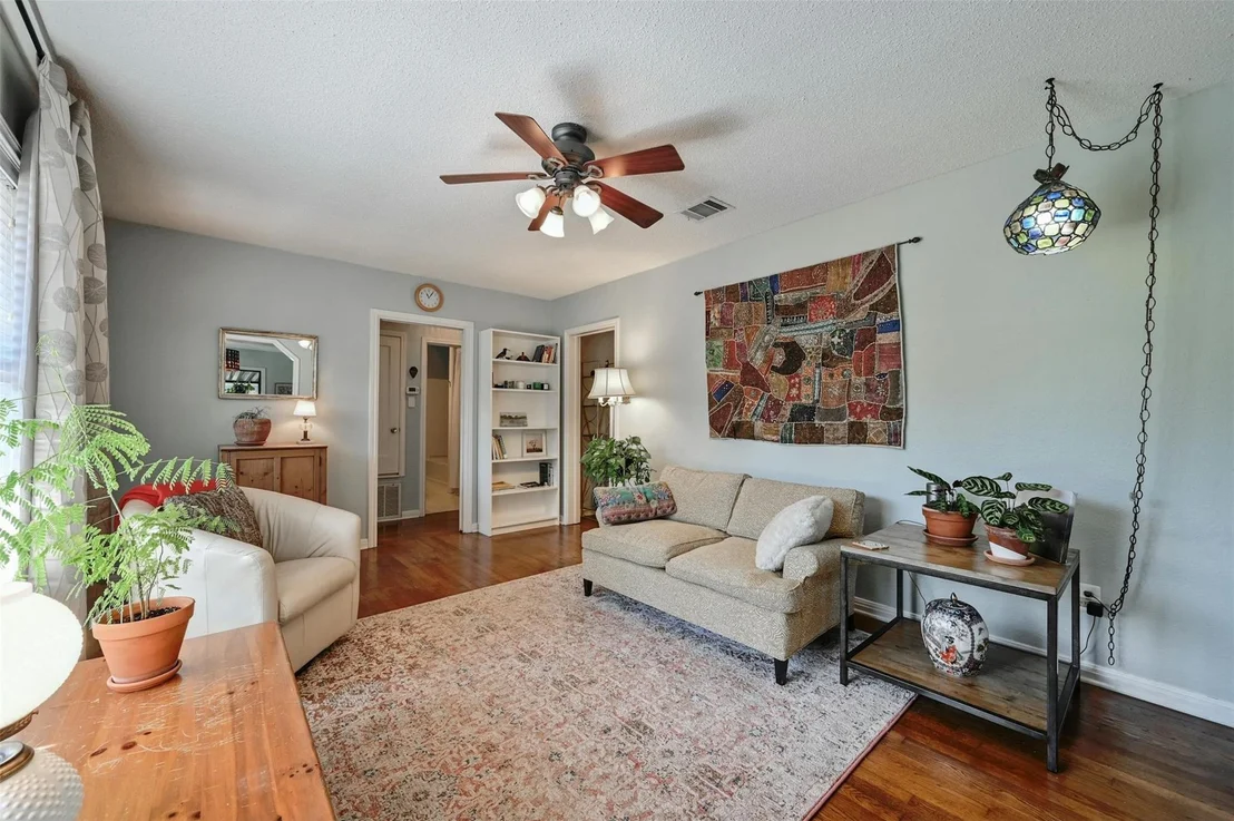 Photo of 5106 Valley Oak DR