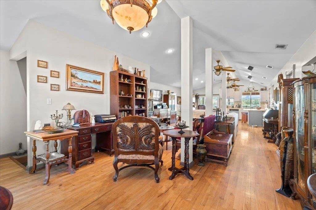 Photo of 3615 Peninsular DR