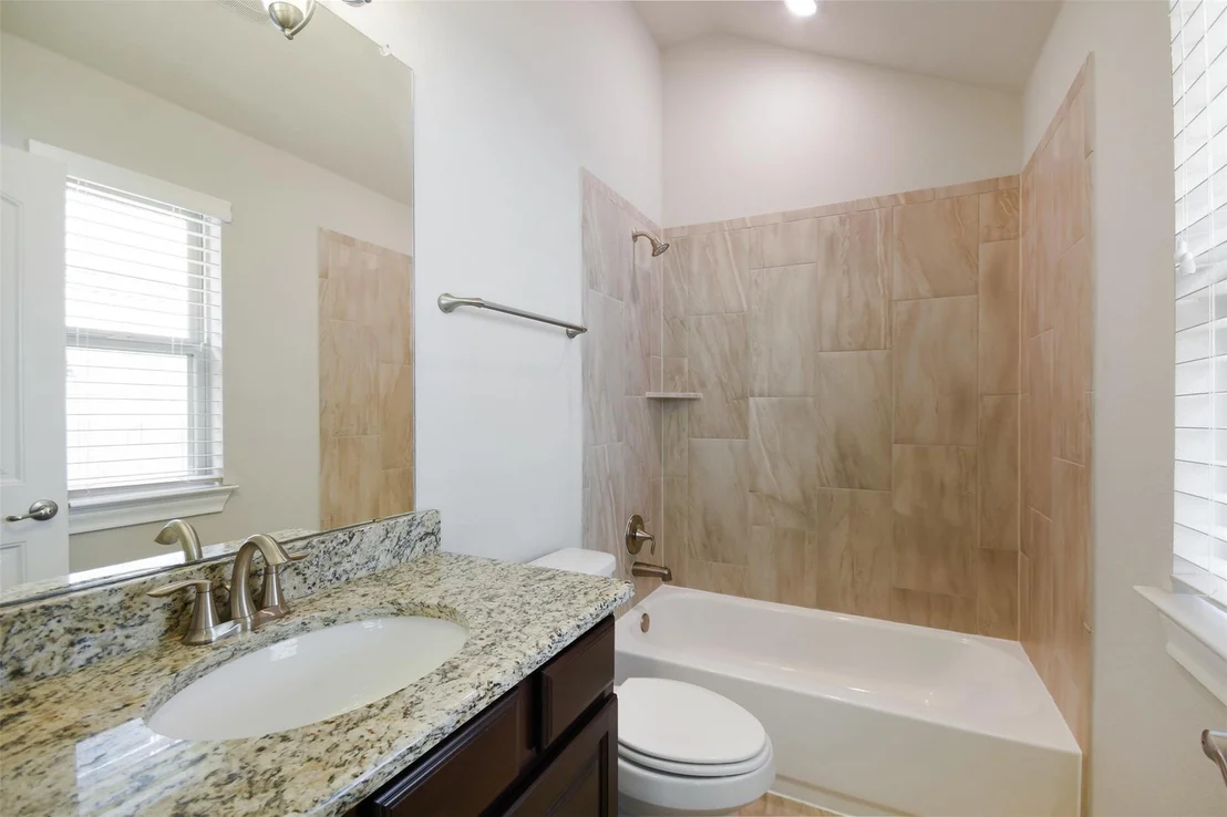 Photo of 2427 Centennial LOOP