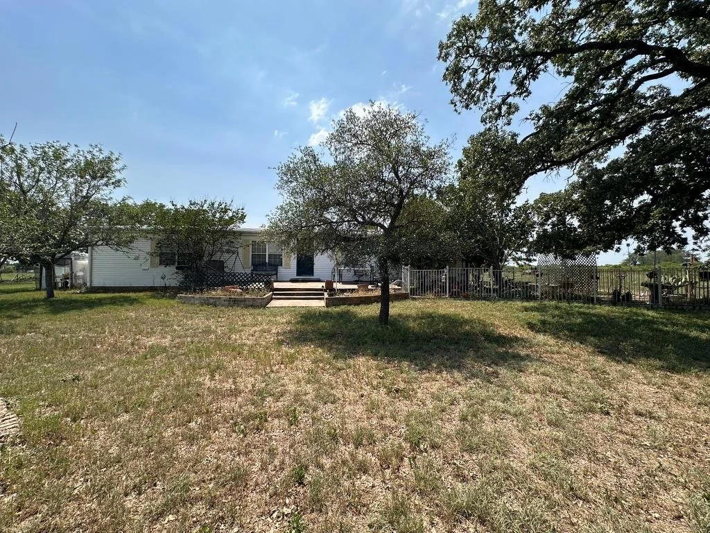 Photo of 124 Three Oaks LN