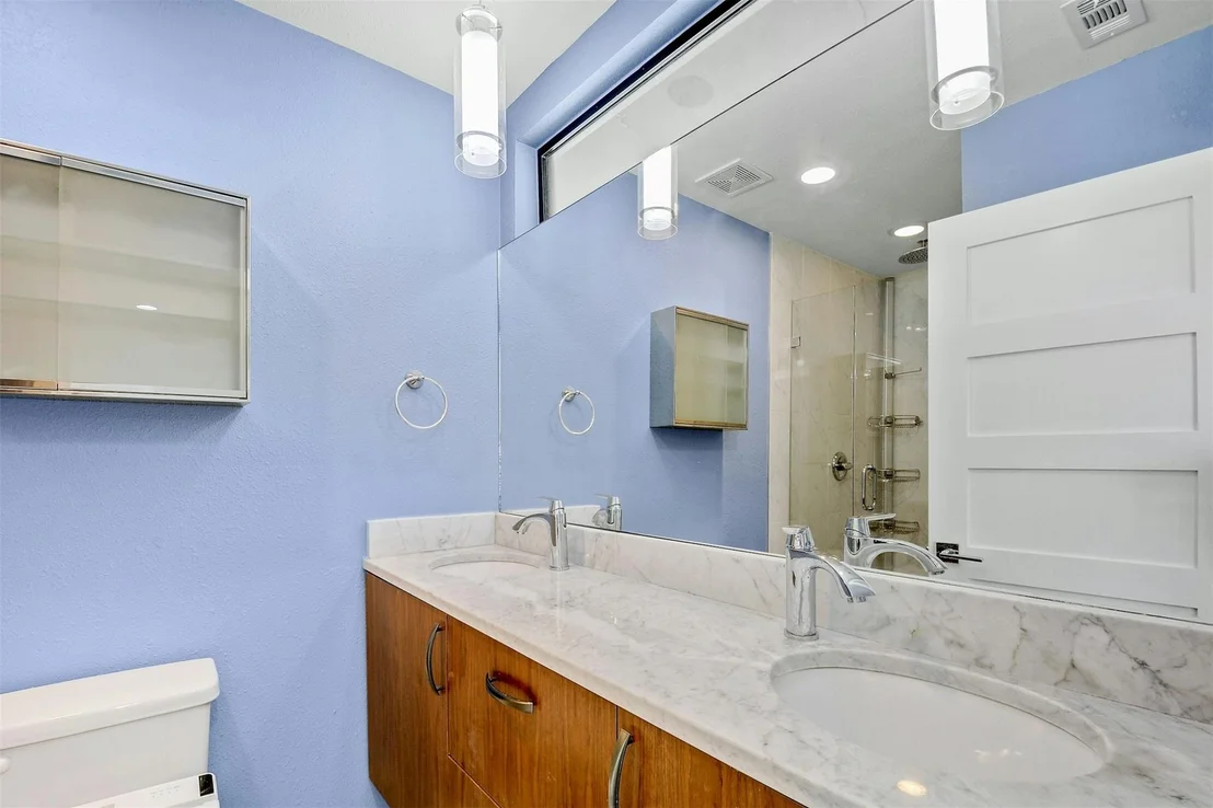 Photo of 1504 Cloverleaf DR