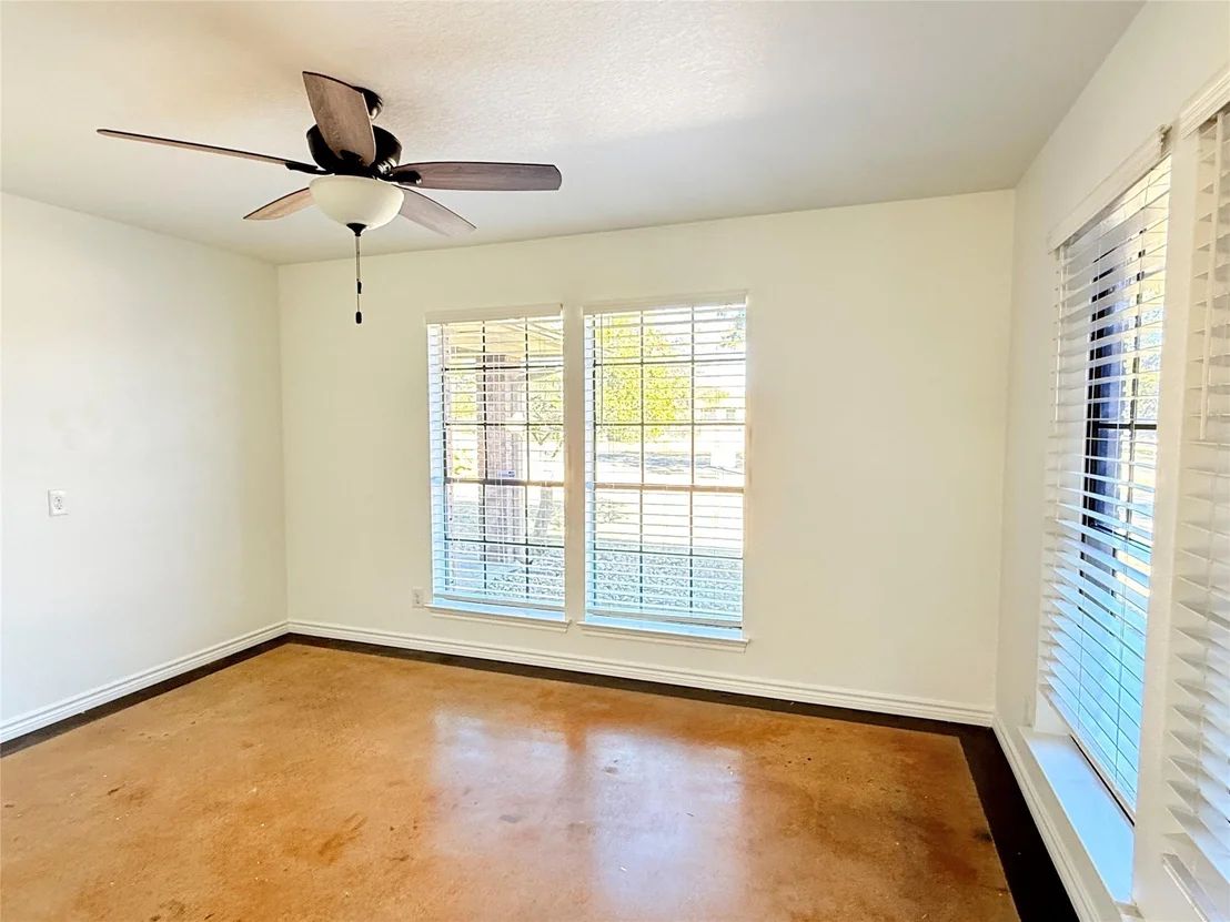 Photo of 2111 Chinaberry CIR