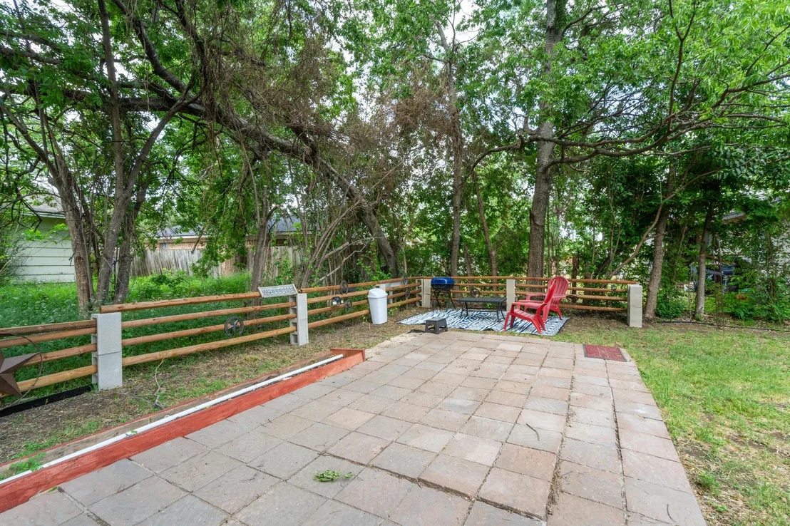 Photo of 903 W 18th ST