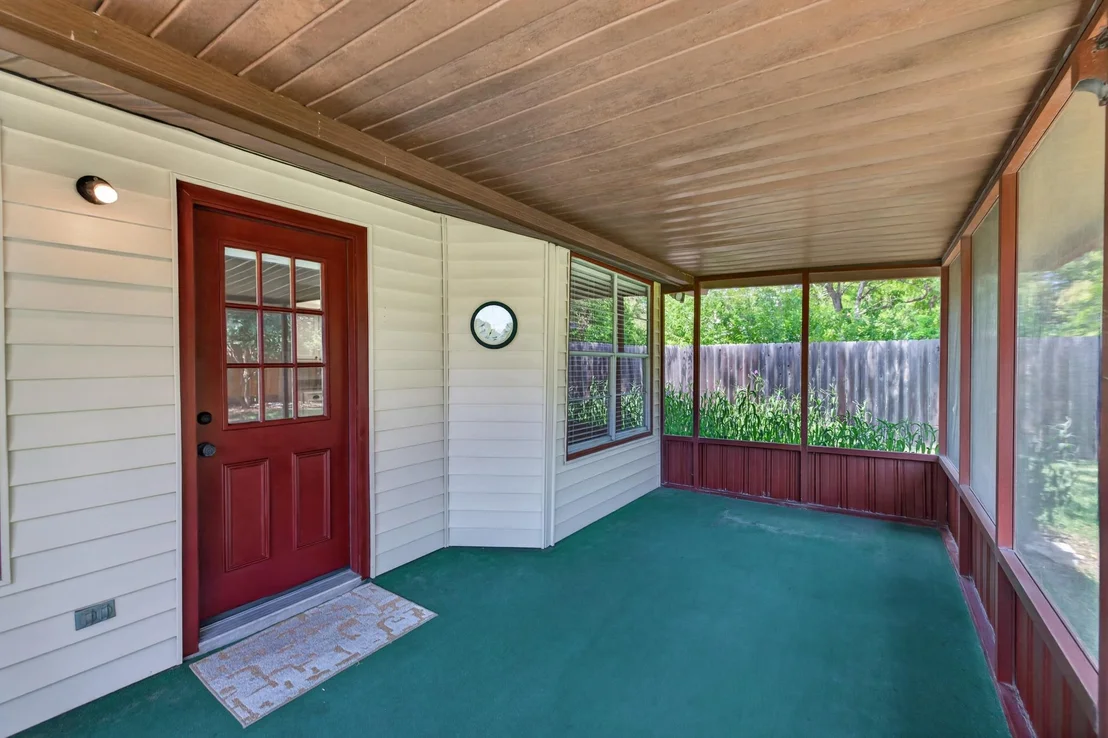 Photo of 600 E Central DR