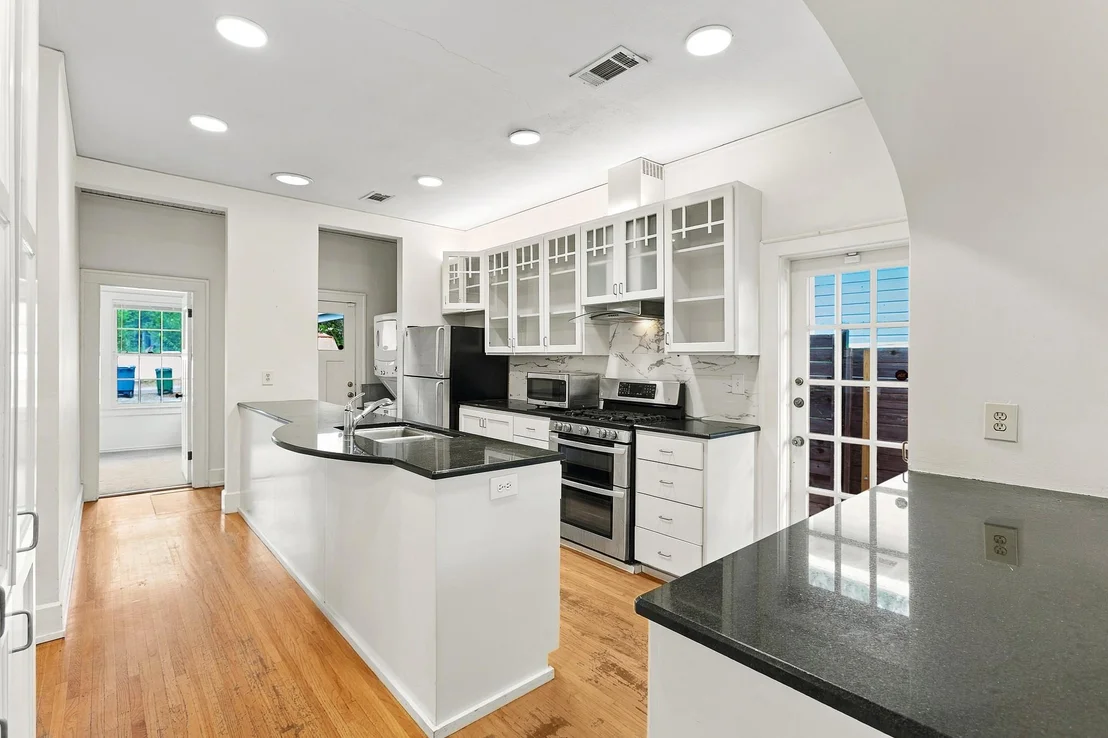 Photo of 3200 Harris Park Ave