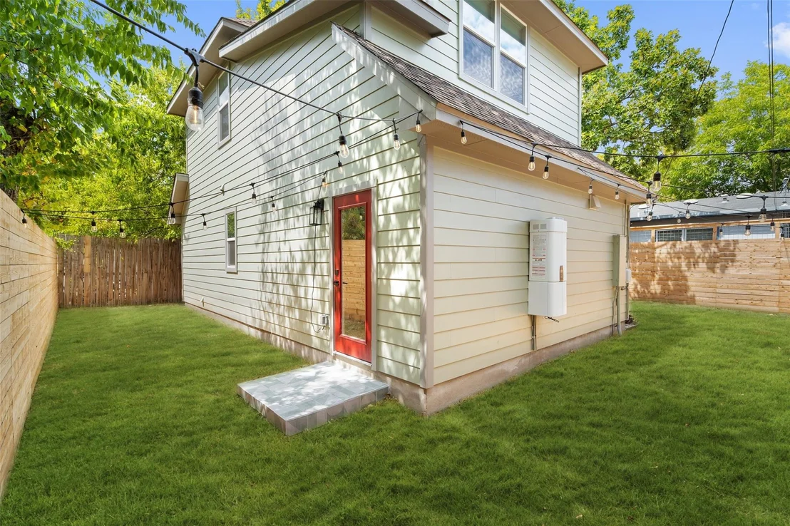 Photo of Unit 2 at 405 W North Loop BLVD