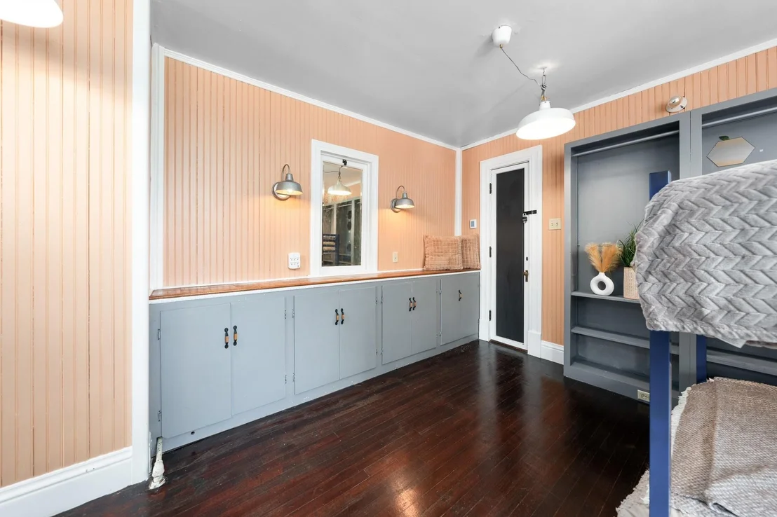 Photo of 445 N Wall ST