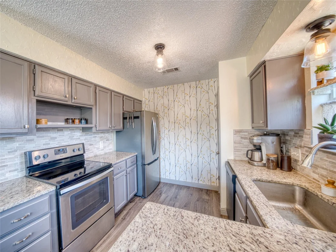 Photo of 1009 Green Meadow DR