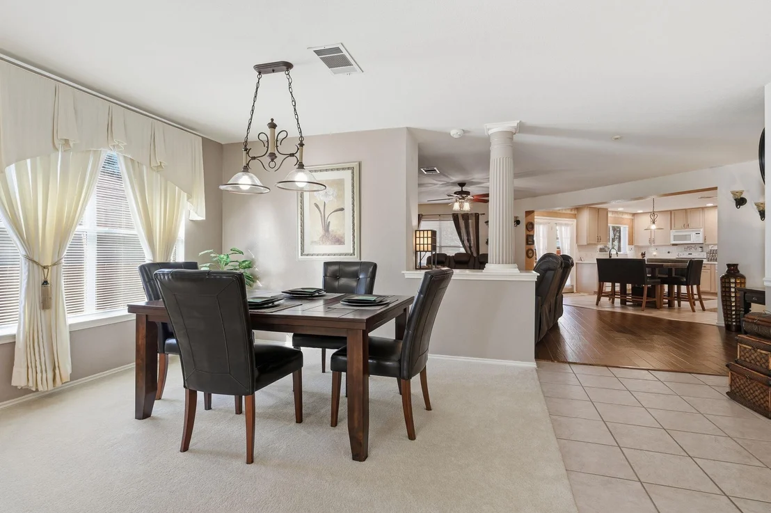 Photo of 903 E Olympic DR