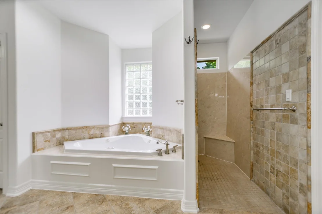 Photo of 112 Oak Plaza DR