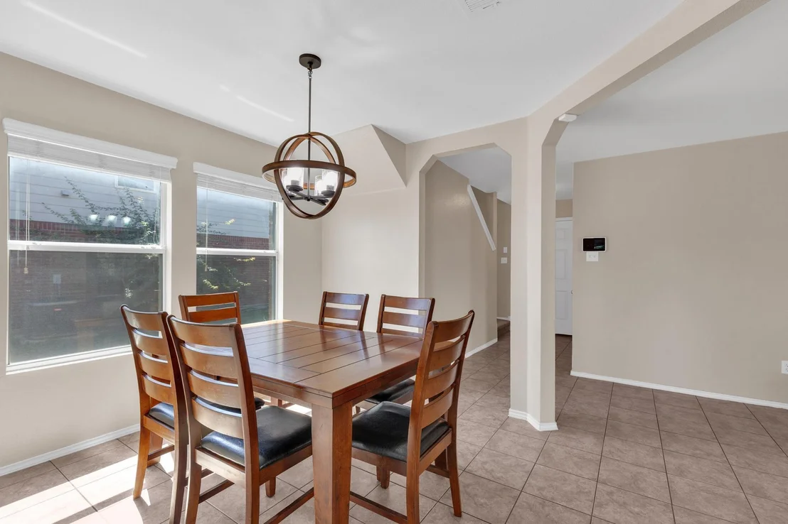 Photo of 111 S Creekbend DR