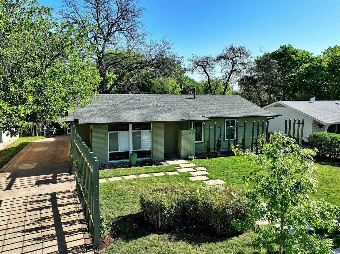 Photo of 1302 Berkshire DR