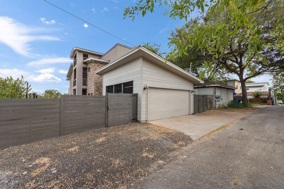 Photo of 1814 Maple Ave